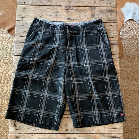 Quicksilver Mens SkateBoard Shorts 33” Waist - Picture 2 of 6